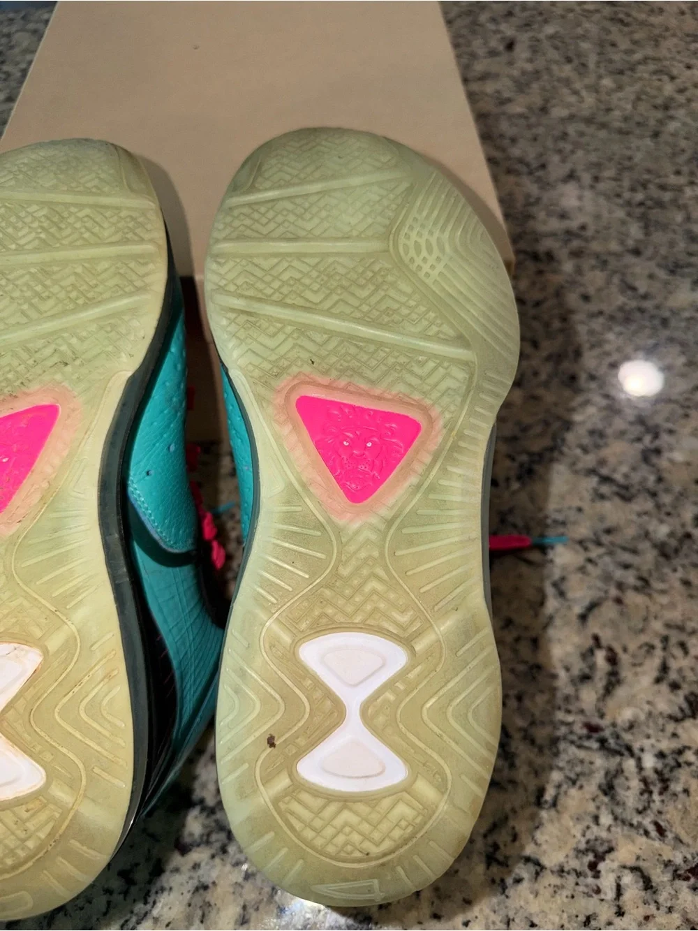 Size 7.5 Nike LeBron 8 South Beach SKU CZ0328-400 Used No Box
